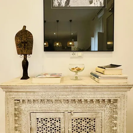 Mana Keep Calm Feel The Light And Shine Apartment