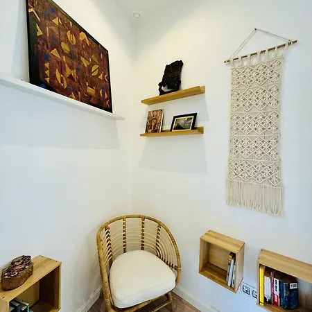 Mana Keep Calm Feel The Light And Shine Apartman